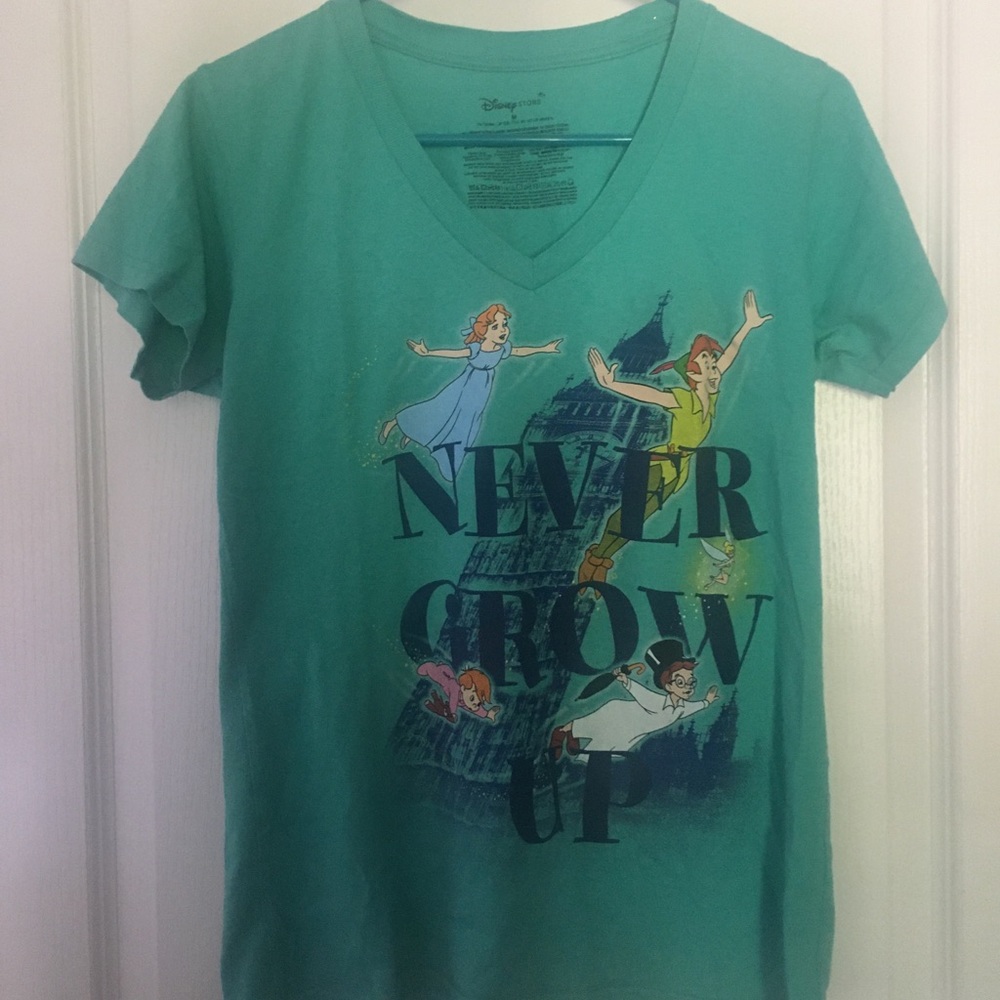 Women’s Medium Peter Pan V neck T-shirt